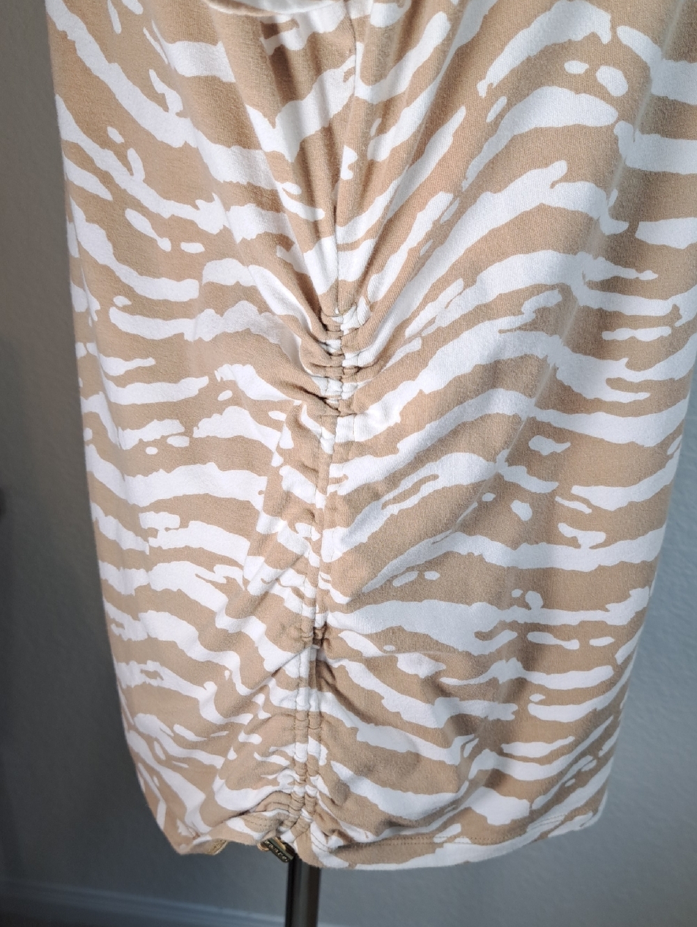 MICHAEL Michael Kors Zebra Print Tees — Black/White & Beige/White XL Set of 2 - Picture 4 of 15